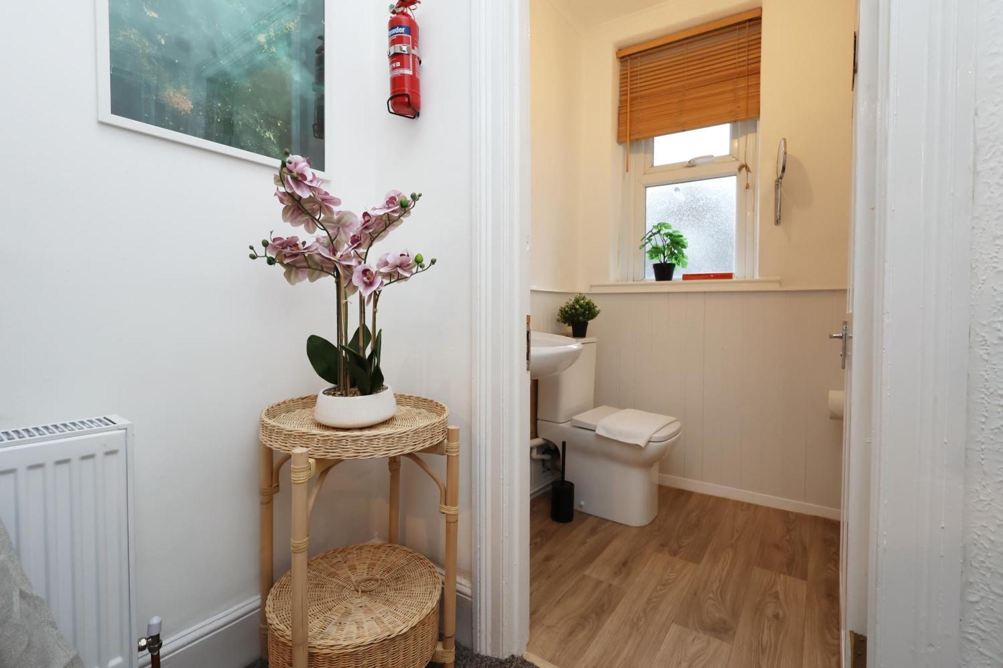 Cardiff City Guesthouse, Central Rooms, Fast Wi-Fi, On-Street Parking Bagian luar foto